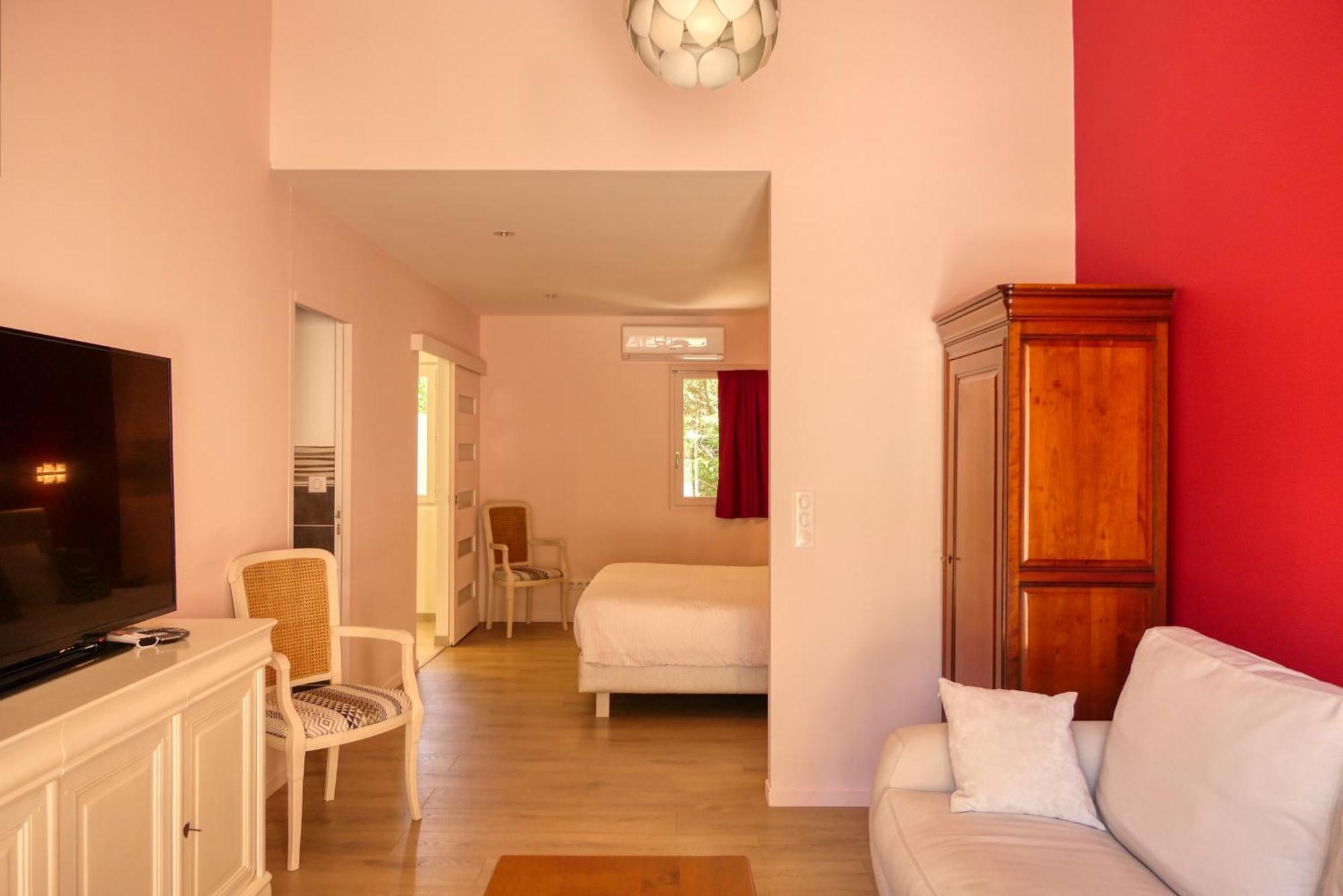 Le Hameau Fleur De Pierres , Chambre , Gite Et Table D'Hotes Murs  Ngoại thất bức ảnh
