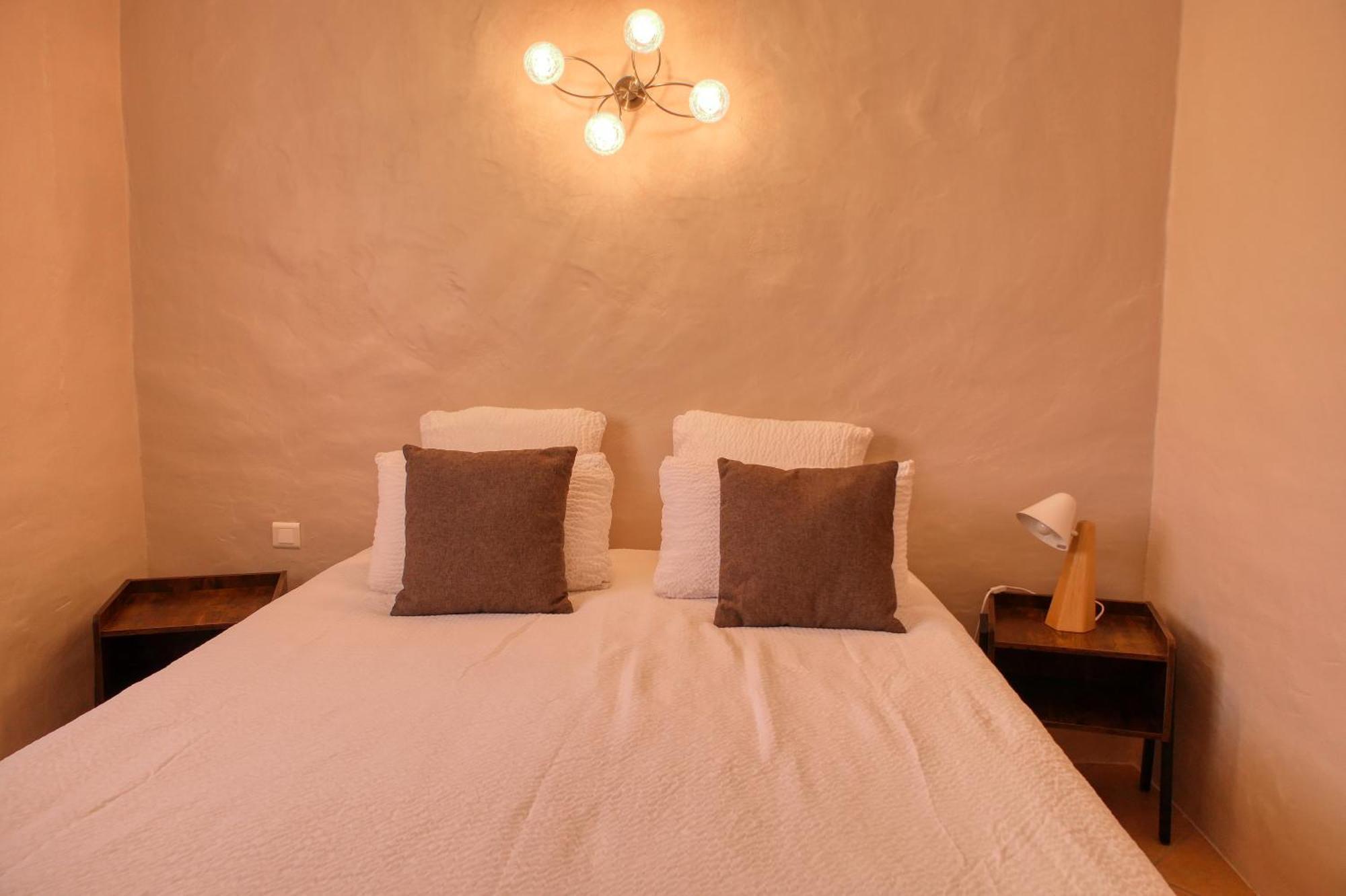 Le Hameau Fleur De Pierres , Chambre , Gite Et Table D'Hotes Murs  Ngoại thất bức ảnh