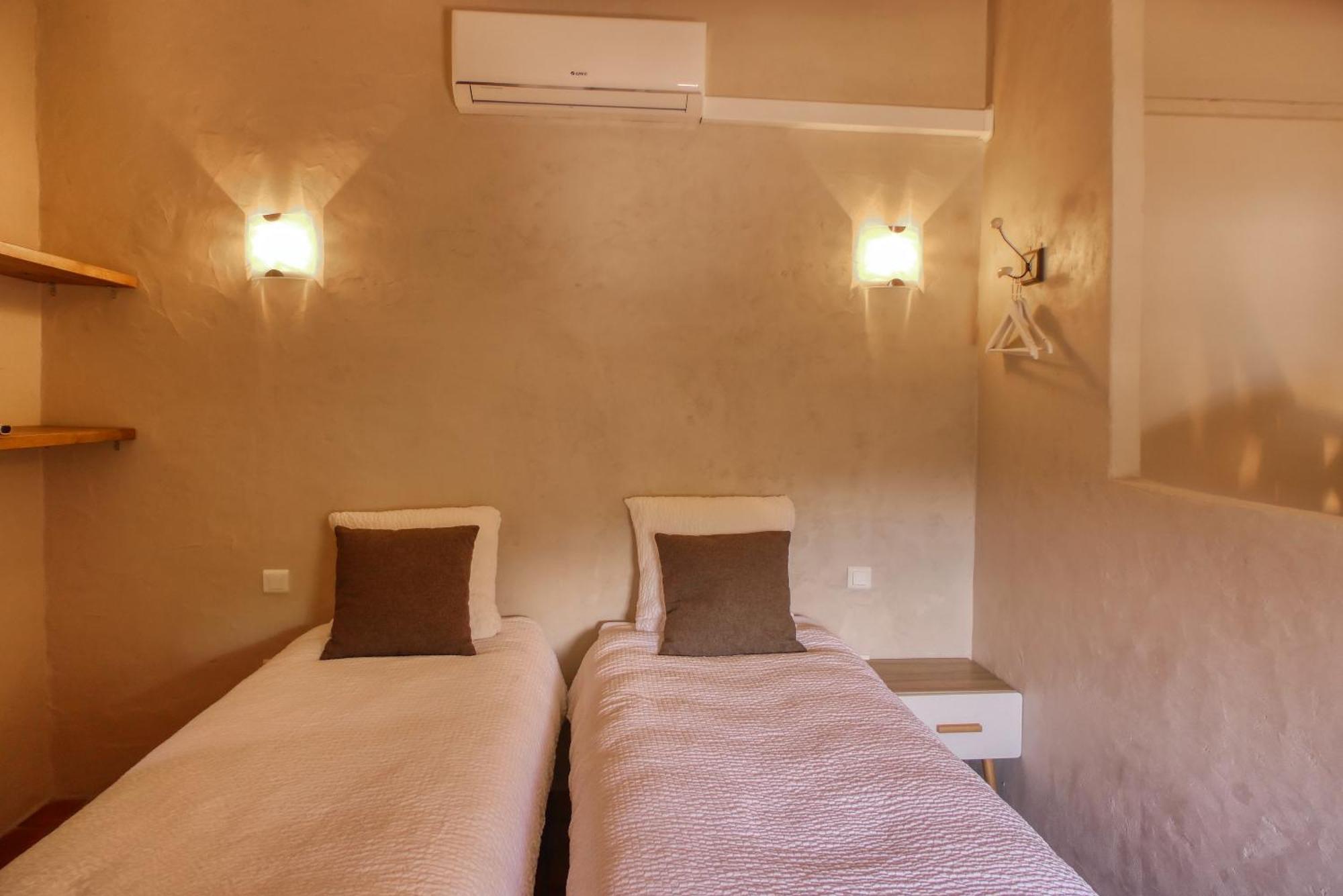 Le Hameau Fleur De Pierres , Chambre , Gite Et Table D'Hotes Murs  Ngoại thất bức ảnh