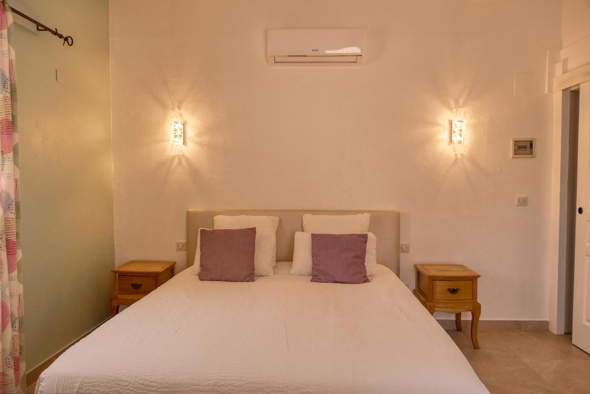 Le Hameau Fleur De Pierres , Chambre , Gite Et Table D'Hotes Murs  Ngoại thất bức ảnh