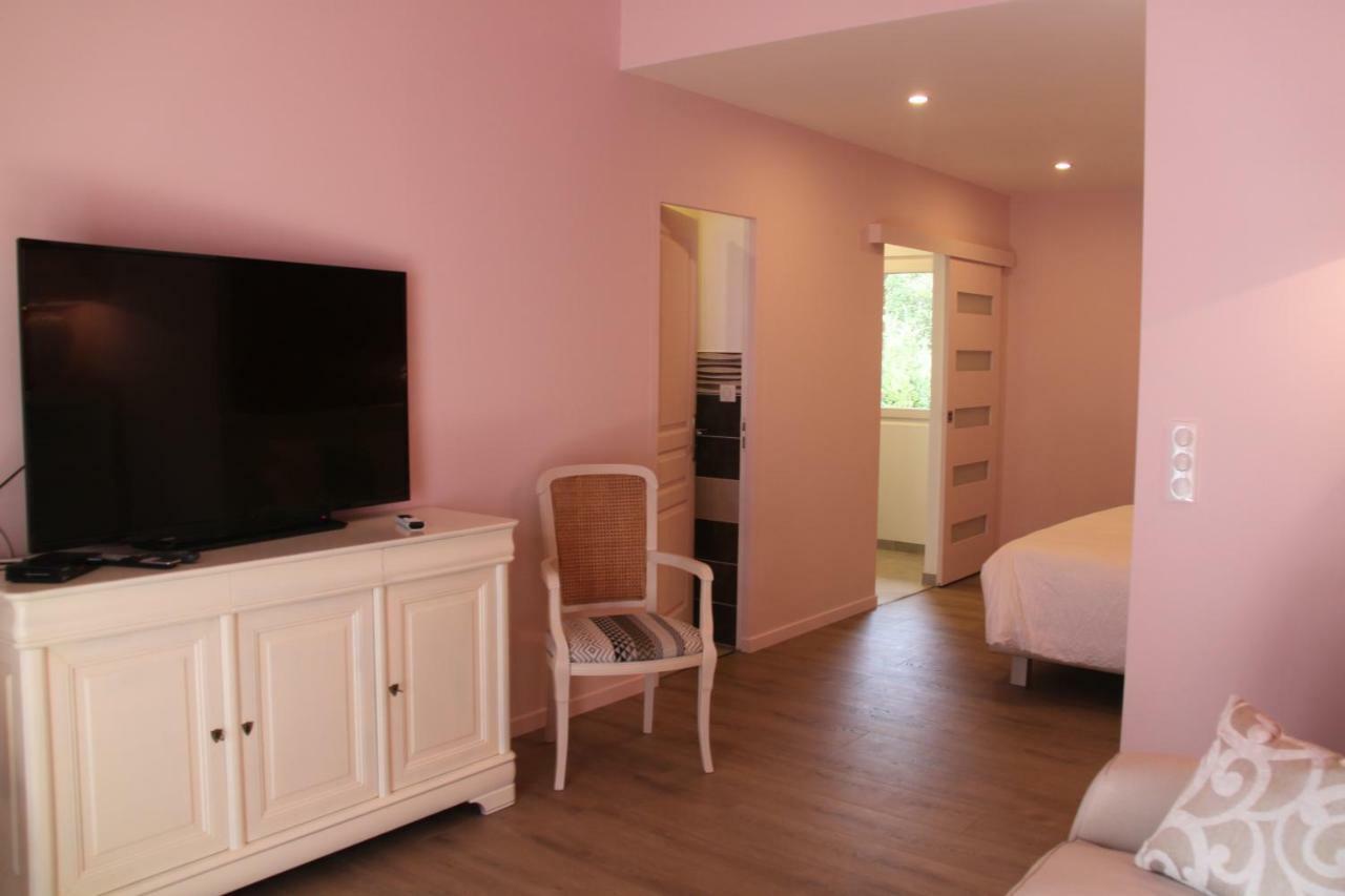 Le Hameau Fleur De Pierres , Chambre , Gite Et Table D'Hotes Murs  Ngoại thất bức ảnh